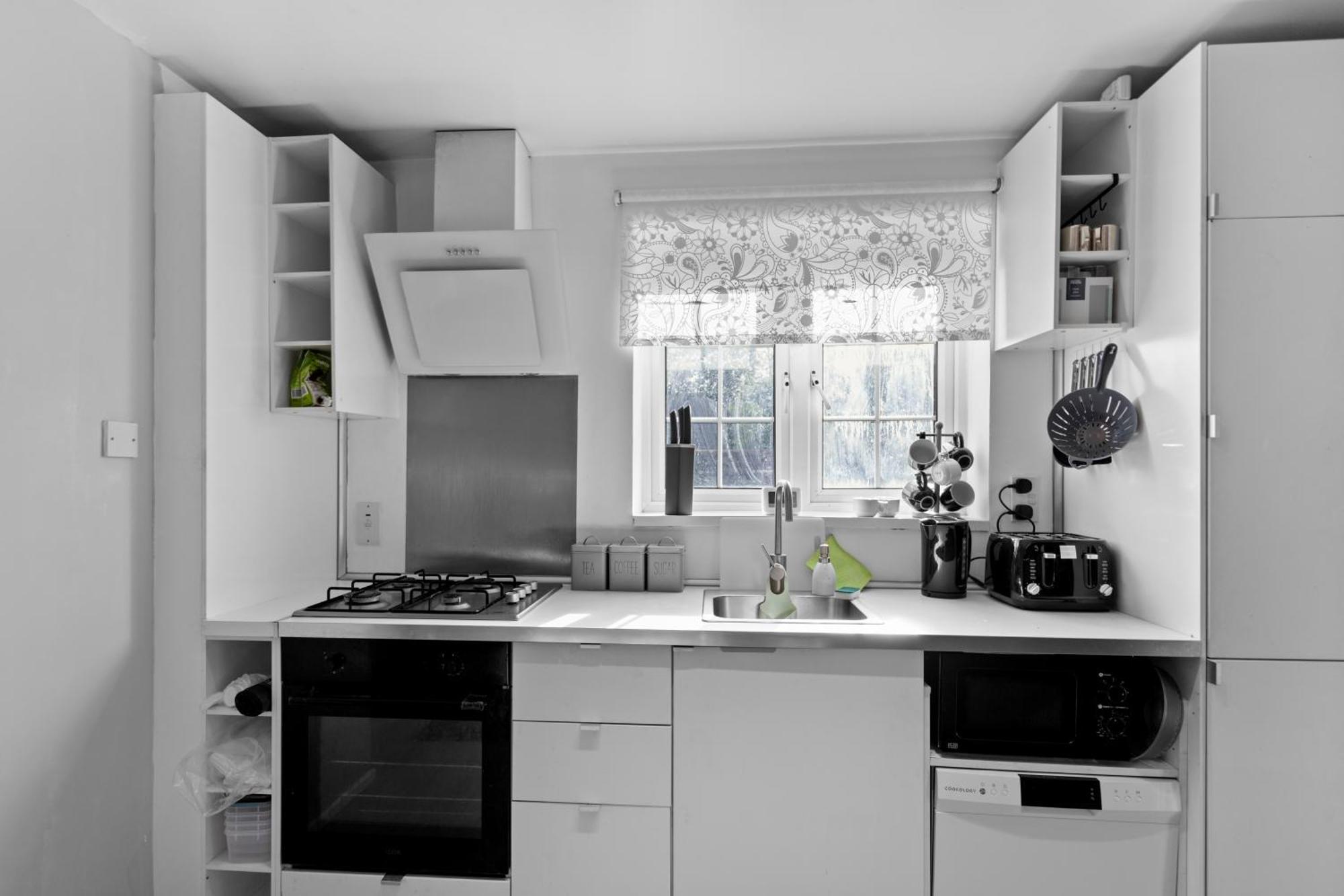 3 Bed W 2 Bathrooms &free Parking Sleeps 6 London