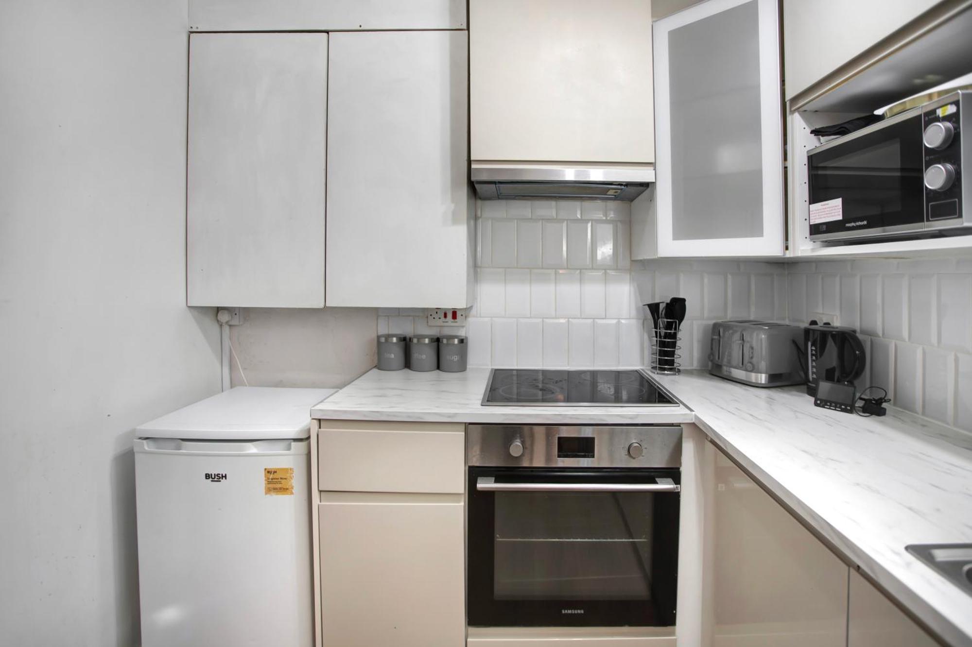 3 Bed W 2 Bathrooms &free Parking Sleeps 6 Ferienhaus London