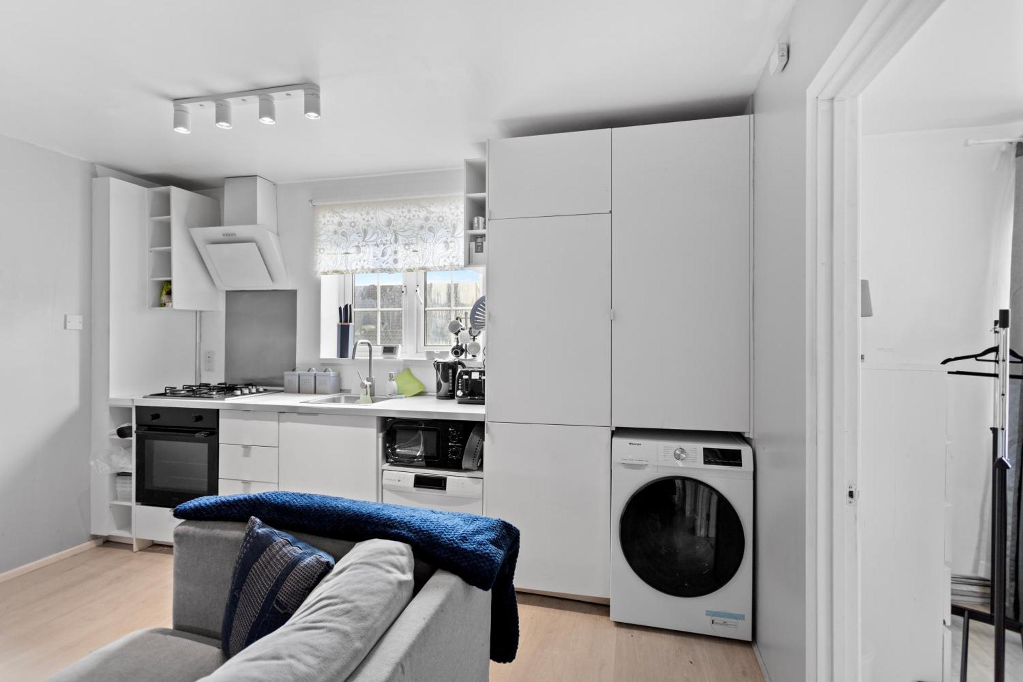 3 Bed W 2 Bathrooms &free Parking Sleeps 6 * London