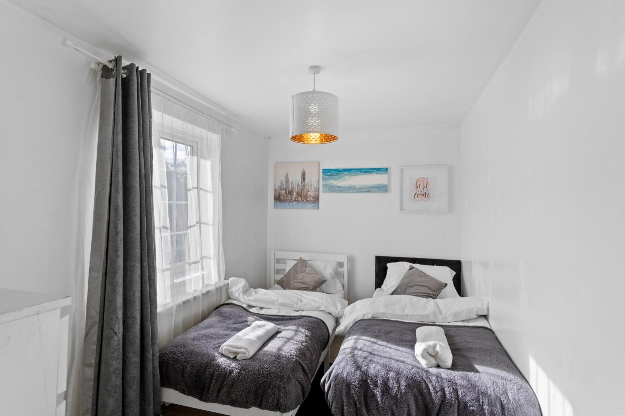Ferienhaus 3 Bed W 2 Bathrooms &free Parking Sleeps 6 London