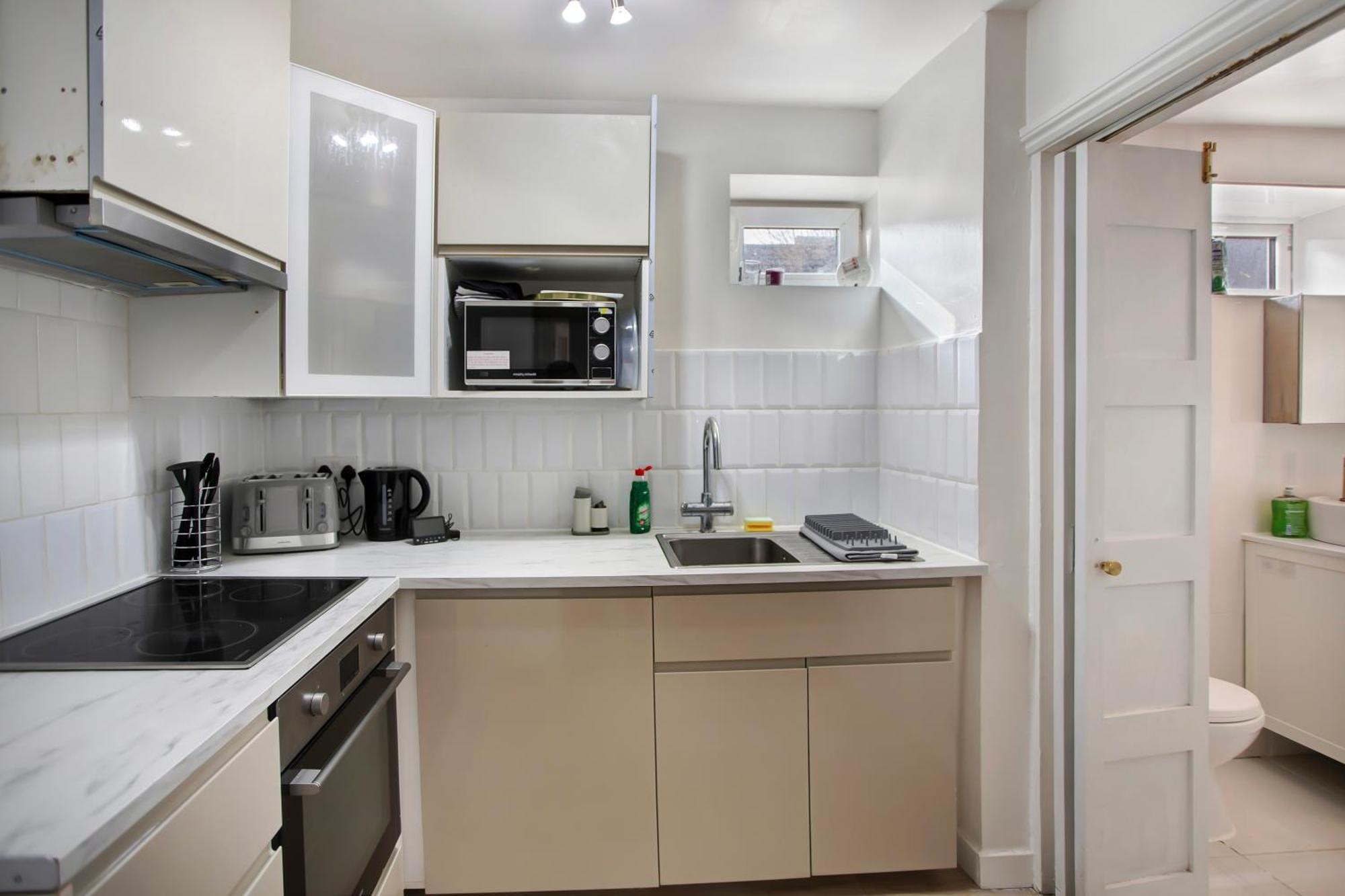 3 Bed W 2 Bathrooms &free Parking Sleeps 6 Hébergement de vacances